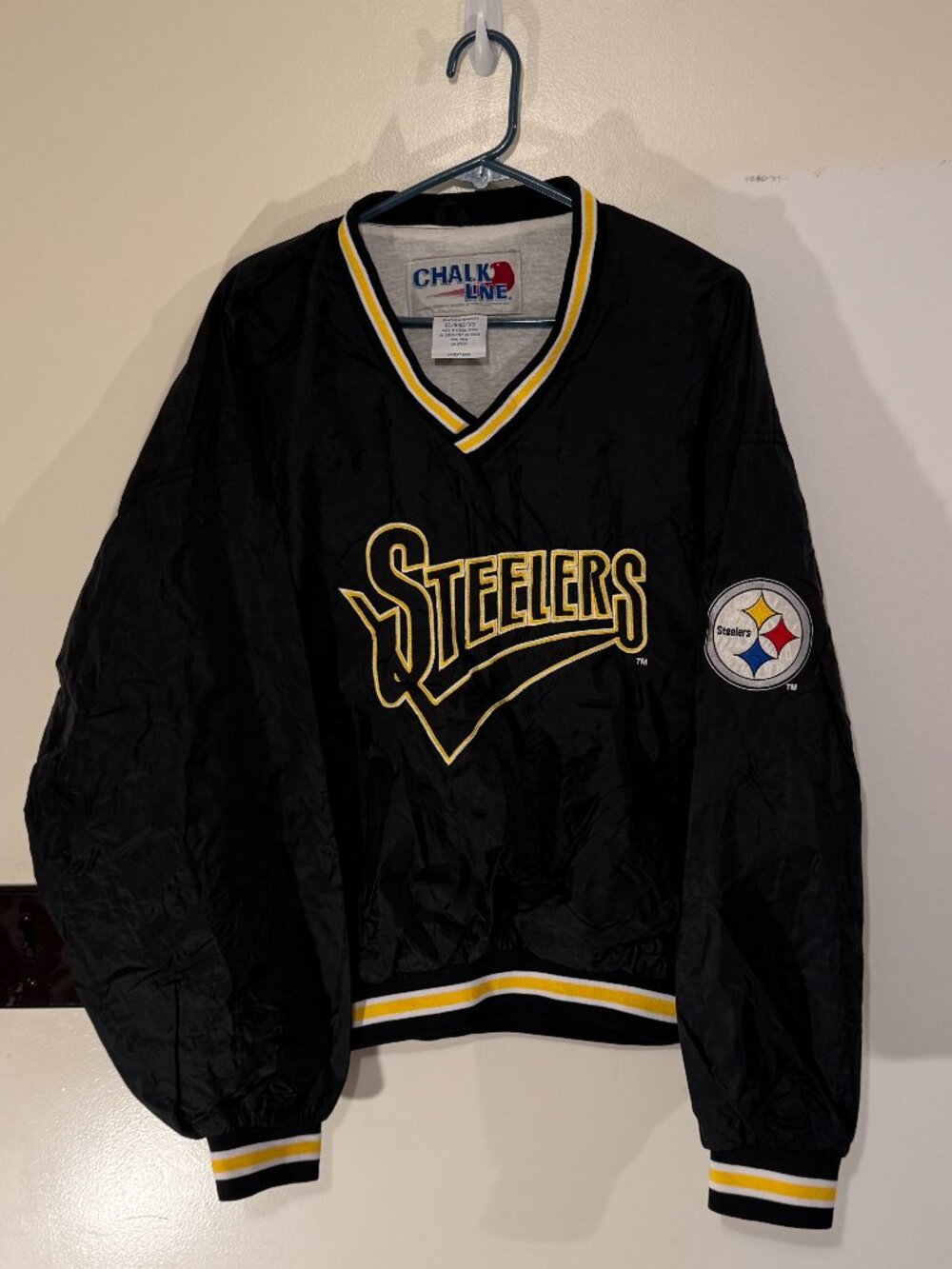 Chalk Line Steelers black pullover windbreaker XL. Very good condition.